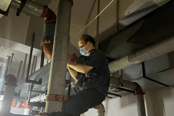 1656772529860221.jpg 江西中医药大学:扎根一线 匠心不改——记后勤维修员工涂继银图3.jpg