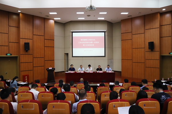 1656773372188017.jpg 大会现场.jpg