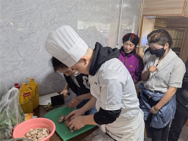 1658305429310527.jpg 2.jpg