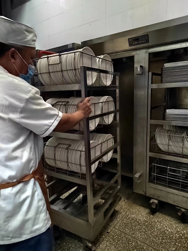 1658975357374720.jpg 餐具高温消毒1.jpg