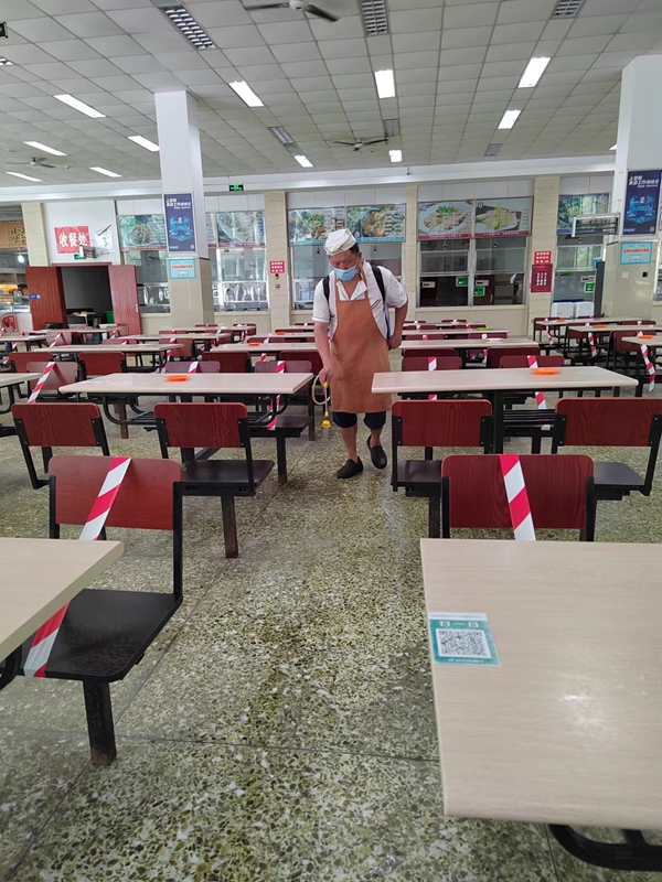 1658975393367870.jpg 食堂环境消杀2.jpg