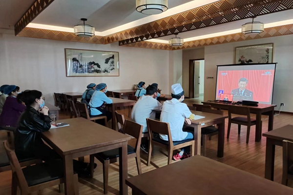 1666062408191463.jpg 餐饮支部仓前校区集中观看.jpg