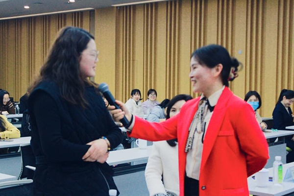 1711008420778718.jpg 2员工现场交流.jpg