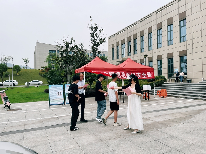 1720753098637923.png 江苏科技大学:“系好安全带 从我做起”安全宣传倡议活动进校园.png