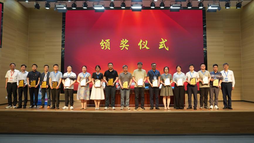 江苏省高等学校后勤协会学生伙食管理专业委员会第三届全体委员大会暨高校餐饮服务高质量发展论坛在扬州召开