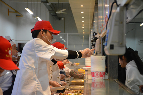业精于勤九江学院饮食服务中心联合青年志愿者开展食堂一日体验活动
